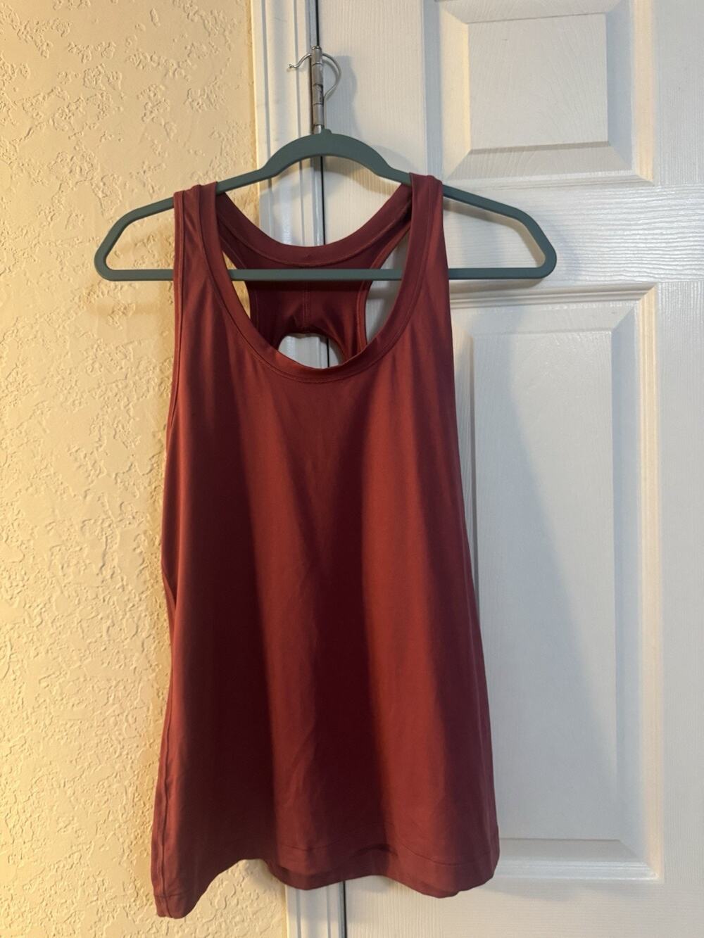 Athleta Women’s Cut Out Back Detail Large Active Tank Top Size L